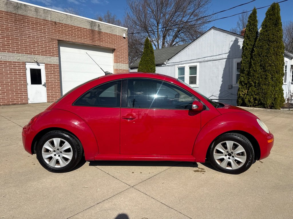 Used 2009 Volkswagen Beetle S image 4