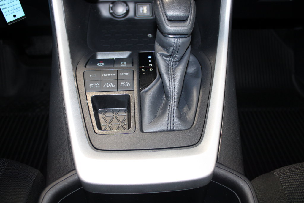 Used 2025 Toyota RAV4 LE AWD/4WD image 16
