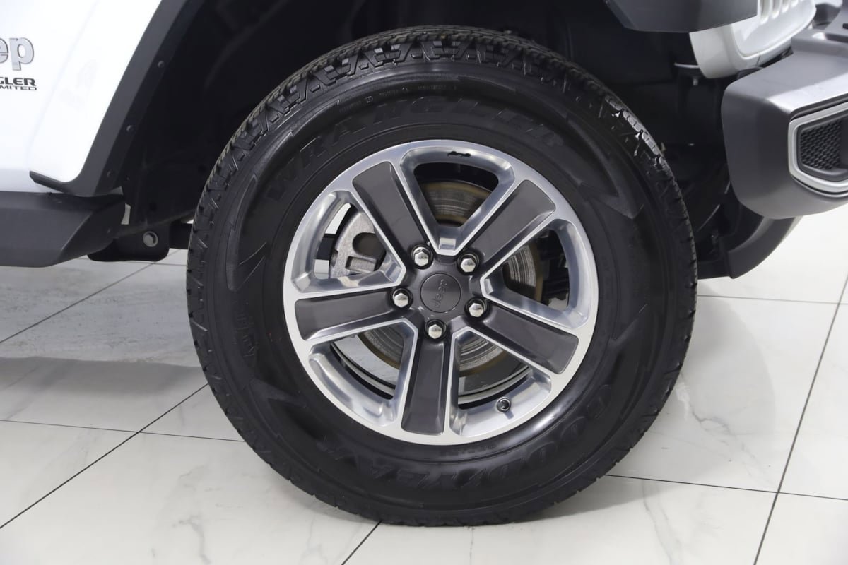 Used 2022 Jeep Wrangler Unlimited Sahara w/ Cold Weather Group image 15