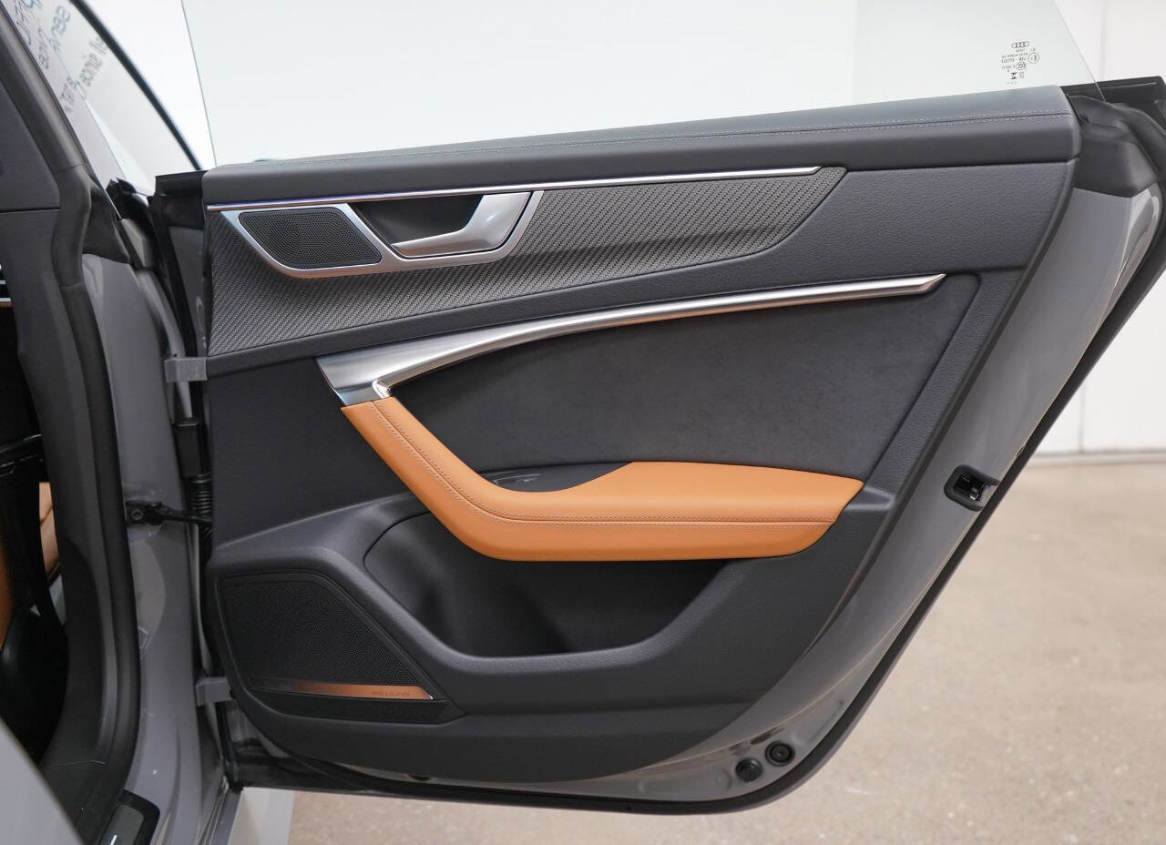 Used 2025 Audi RS 7 Performance AWD/4WD image 69