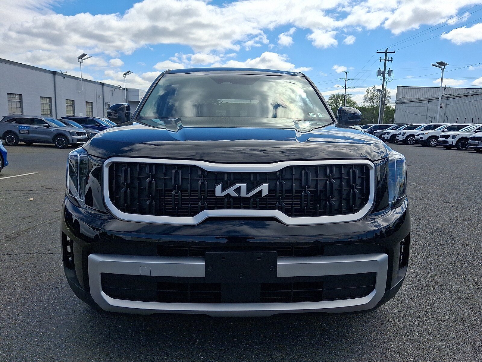 Used 2023 Kia Telluride LX AWD/4WD image 2