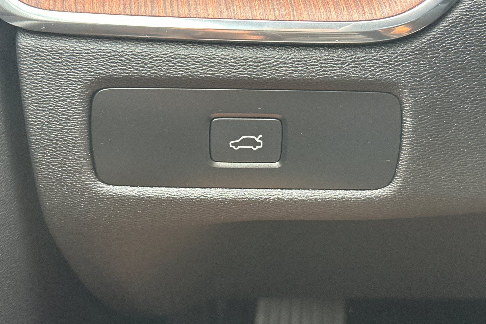 Used 2023 Volvo XC60 B5 Plus w/ Climate Package FWD image 32
