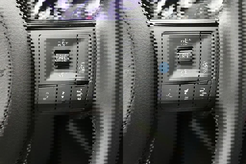 Used 2023 Nissan Pathfinder SL w/ Cargo Package AWD/4WD image 18