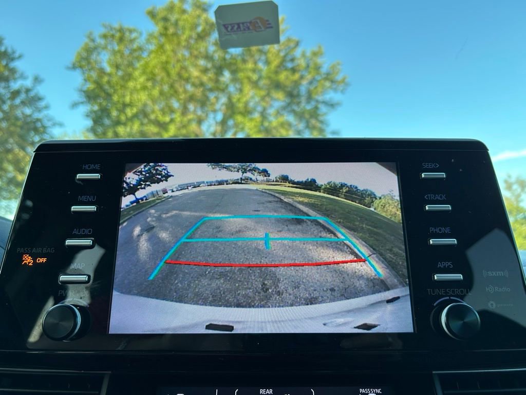 Used 2024 Toyota Sienna XLE FWD image 25