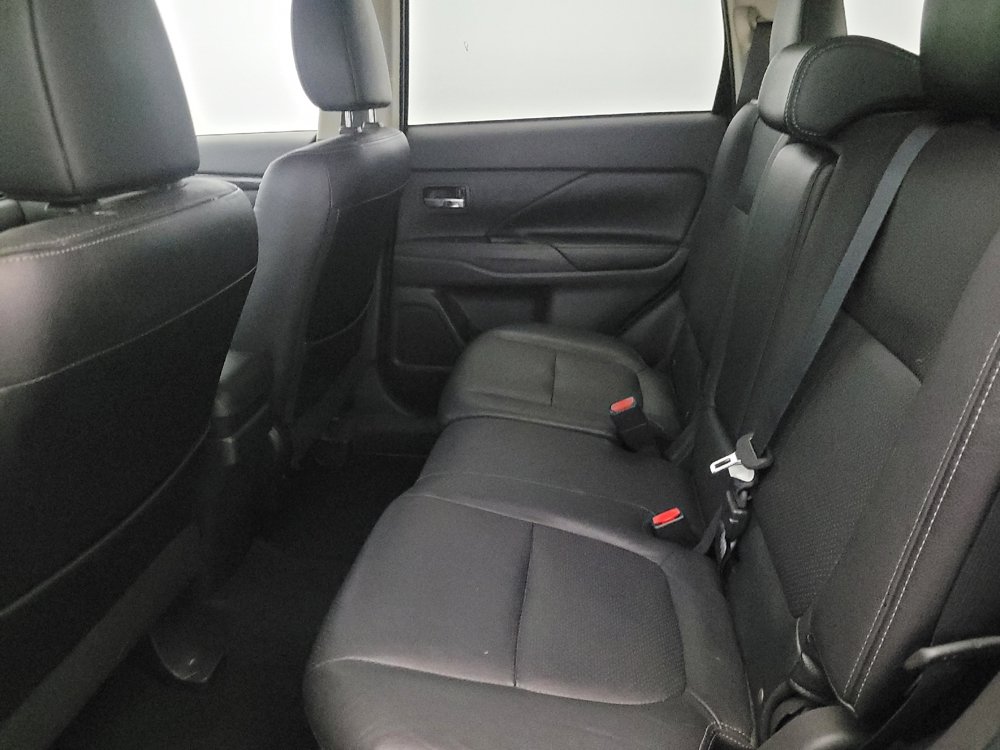 Used 2016 Mitsubishi Outlander SEL AWD/4WD image 18