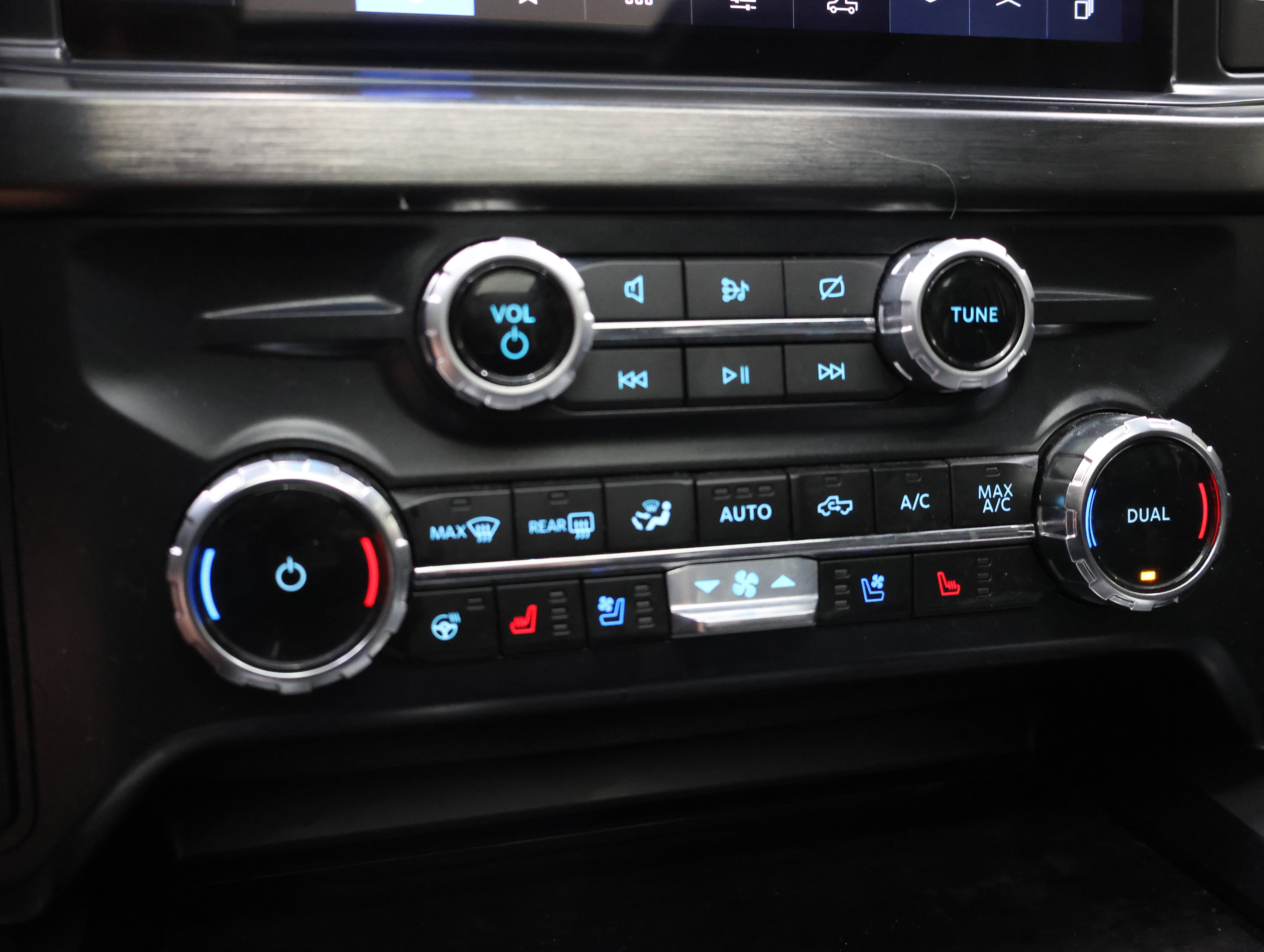 Used 2024 Ford F350 Lariat w/ Lariat Ultimate Package AWD/4WD image 53