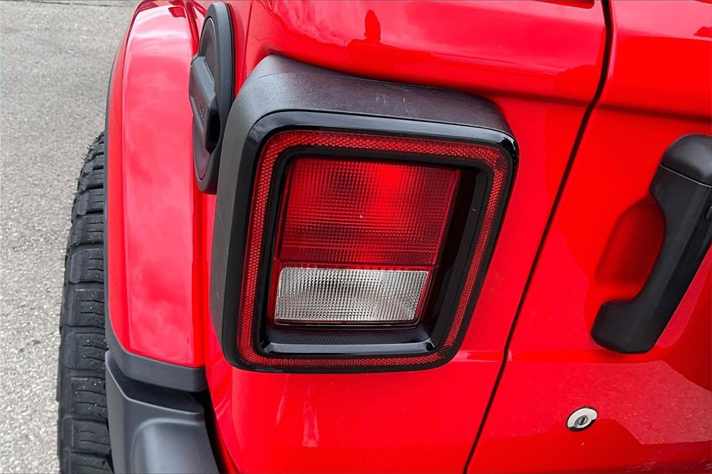 Used 2018 Jeep Wrangler Unlimited Sahara image 31