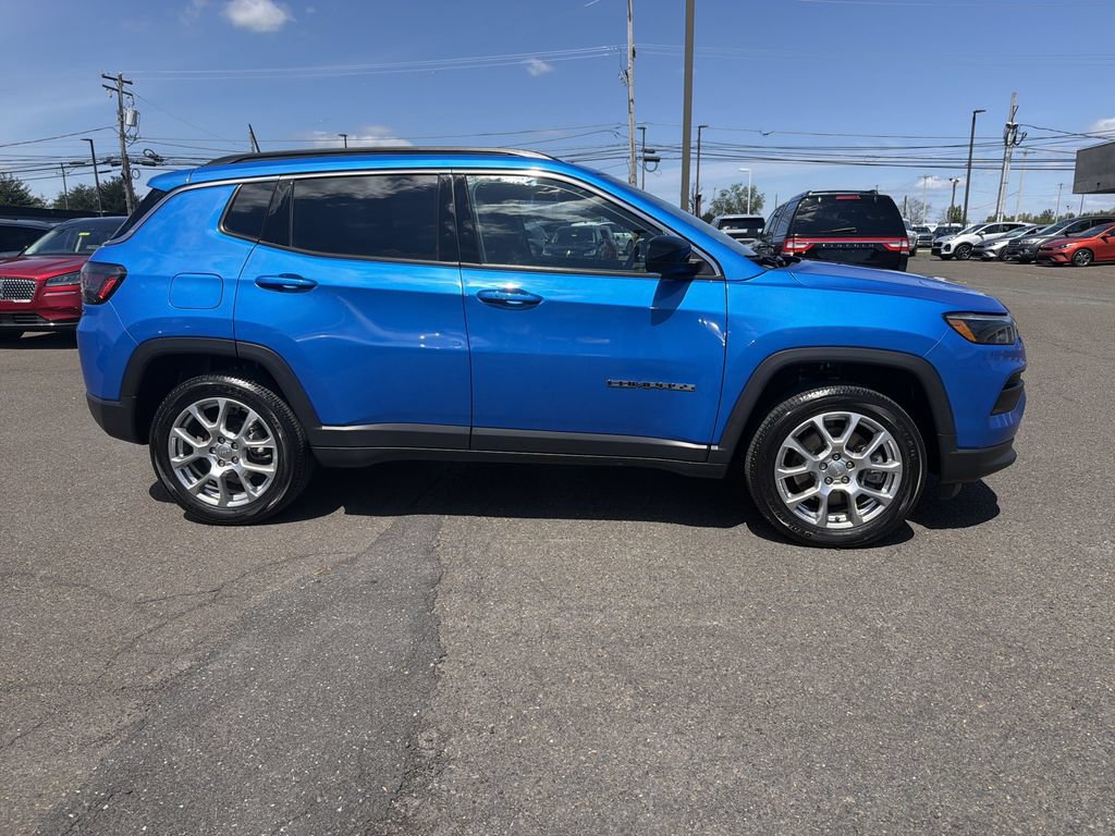 Used 2023 Jeep Compass Latitude w/ Sun and Sound Group AWD/4WD image 7