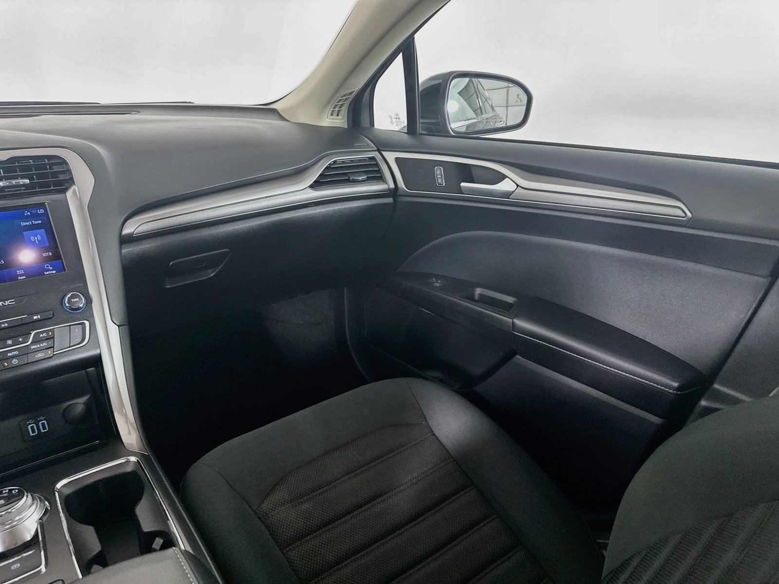Used 2019 Ford Fusion SE FWD image 23