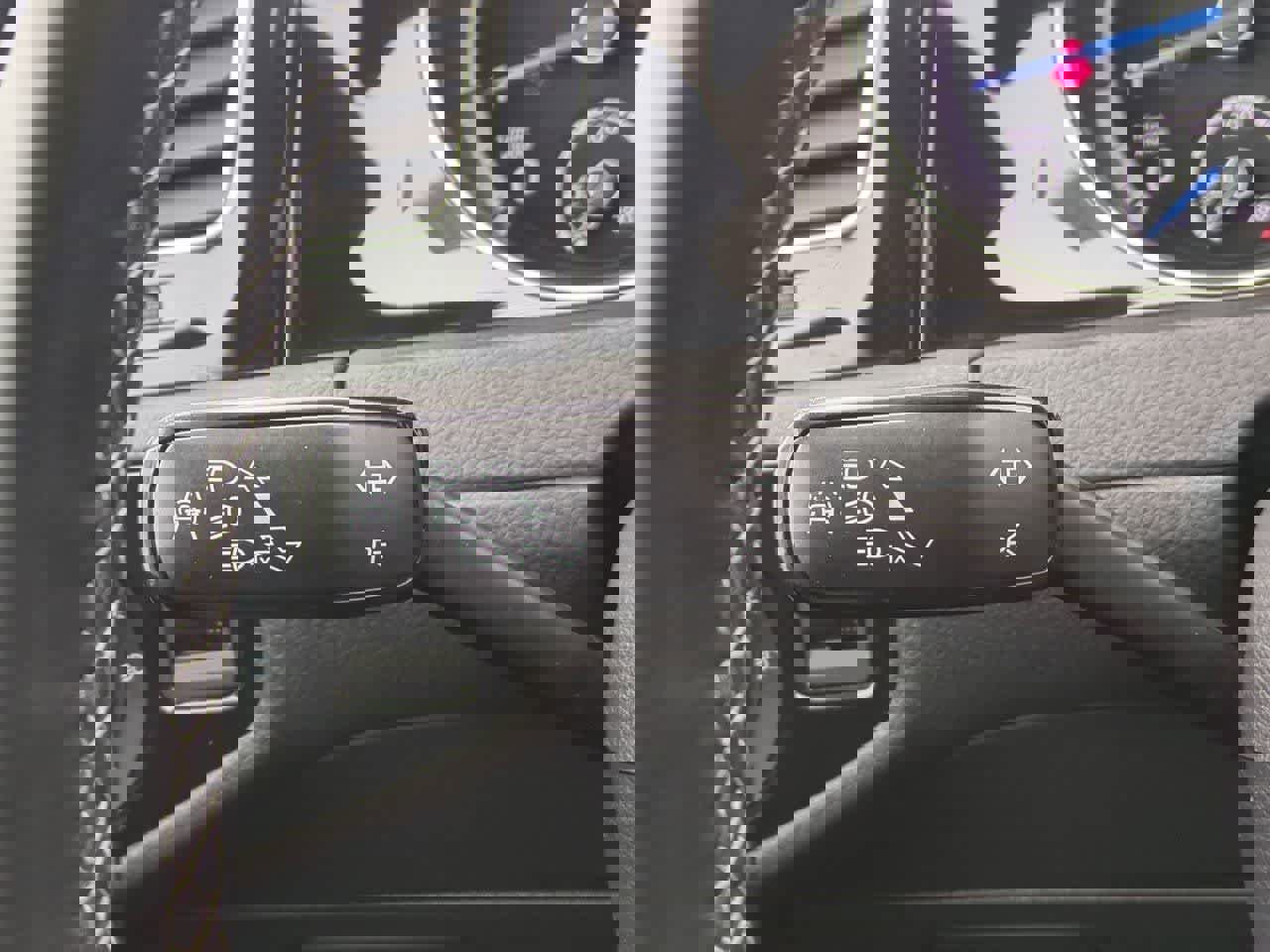 Used 2017 Volkswagen Golf R 4-Door image 25