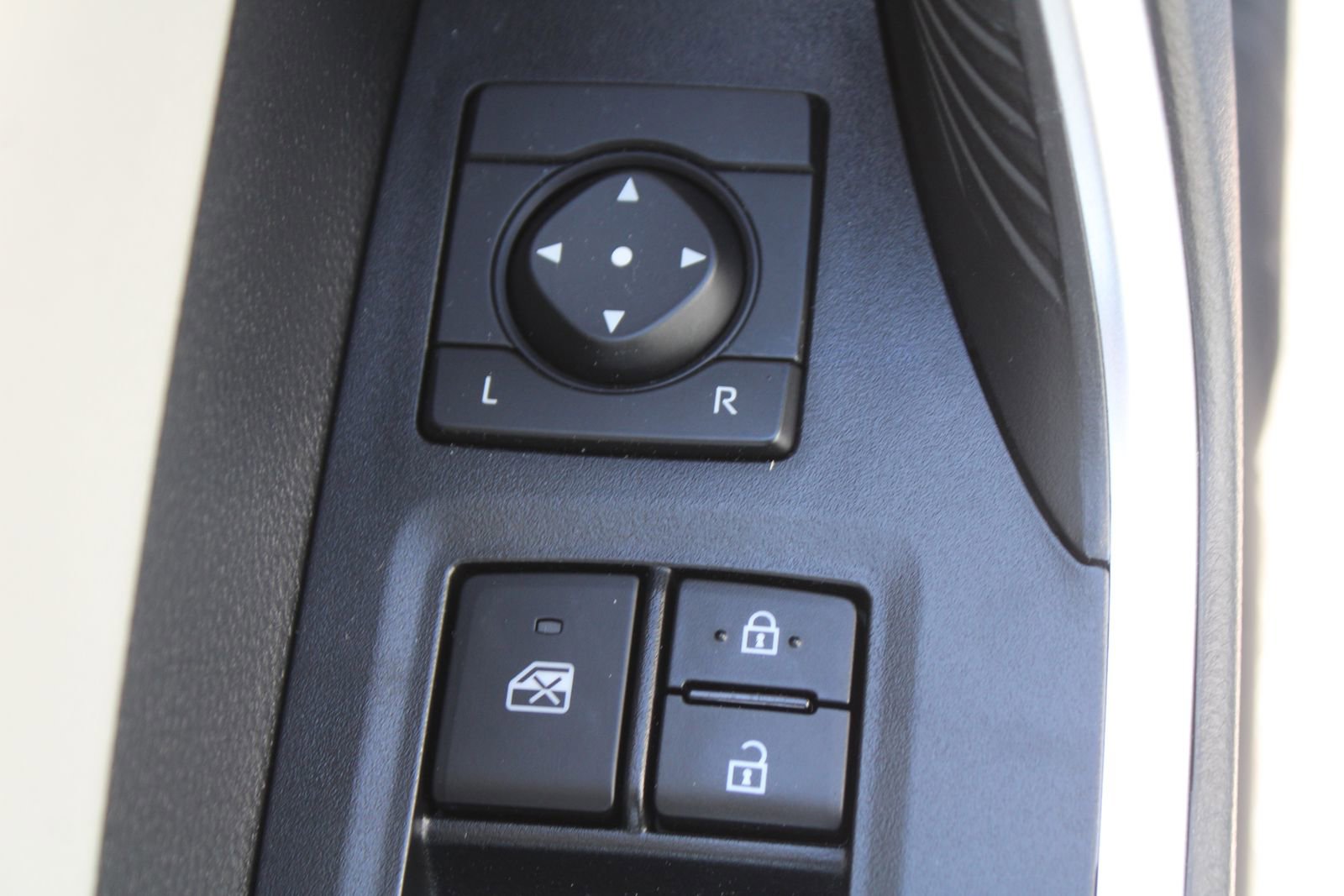 Used 2024 Toyota RAV4 XLE AWD/4WD image 20