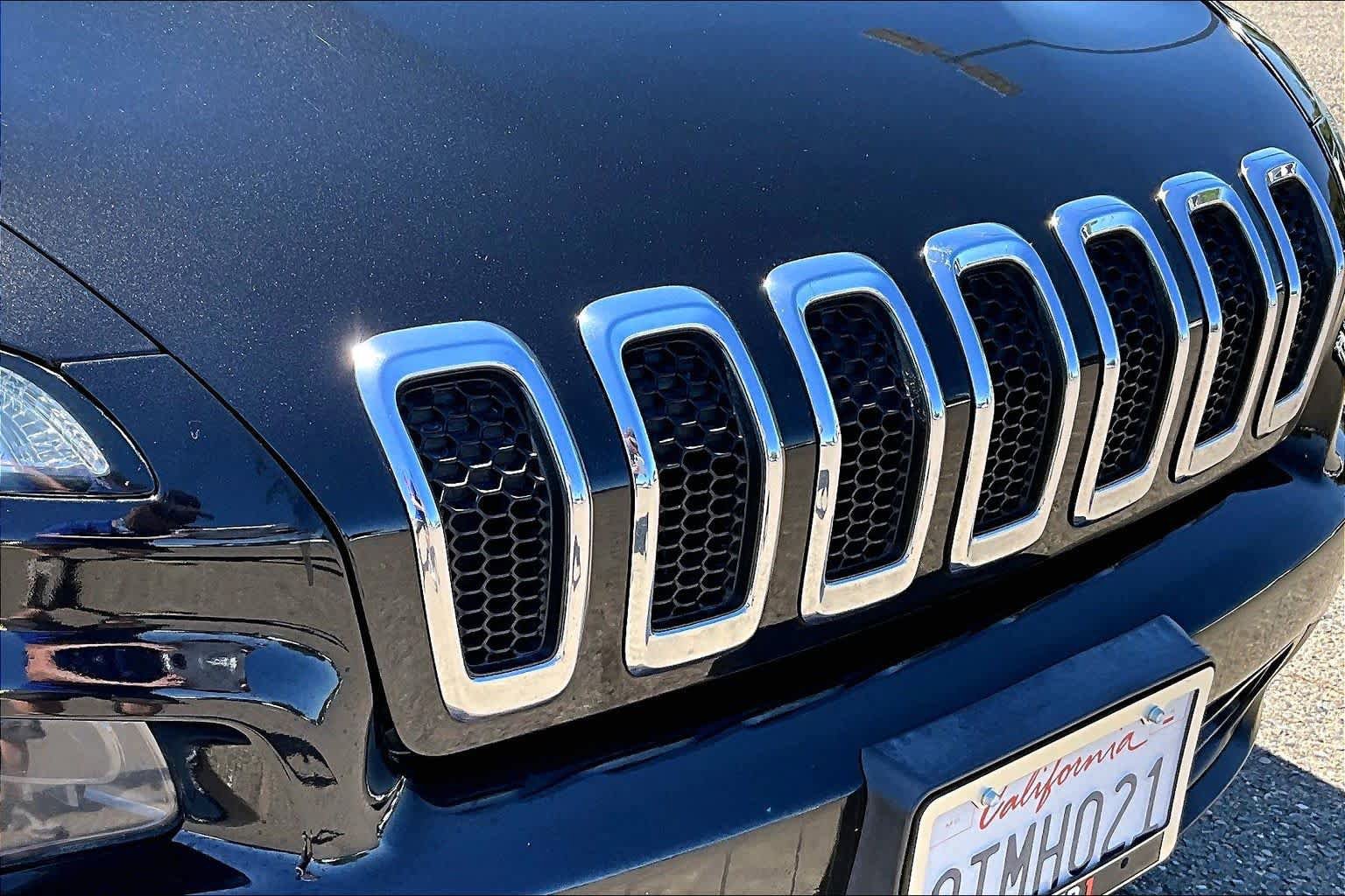Used 2016 Jeep Cherokee Latitude FWD image 29