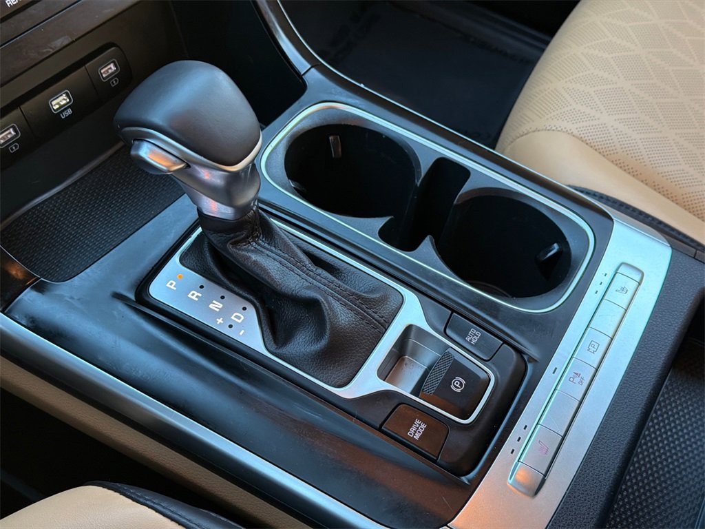 Used 2023 Kia Carnival LX image 30