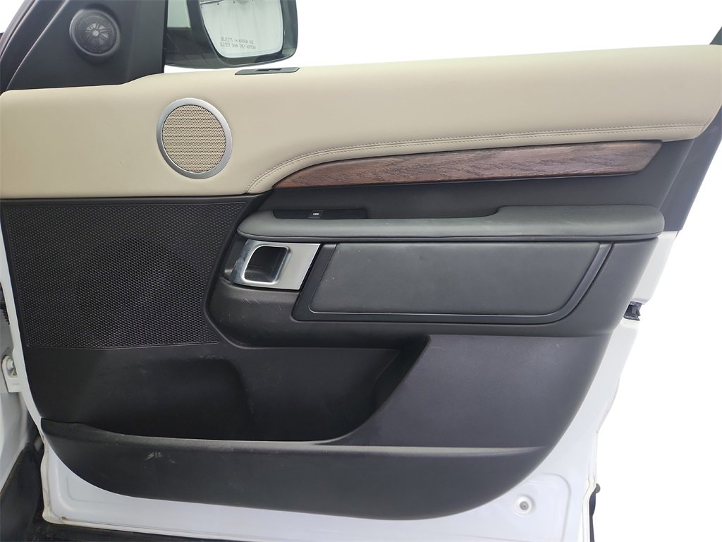 Used 2017 Land Rover Discovery HSE image 27