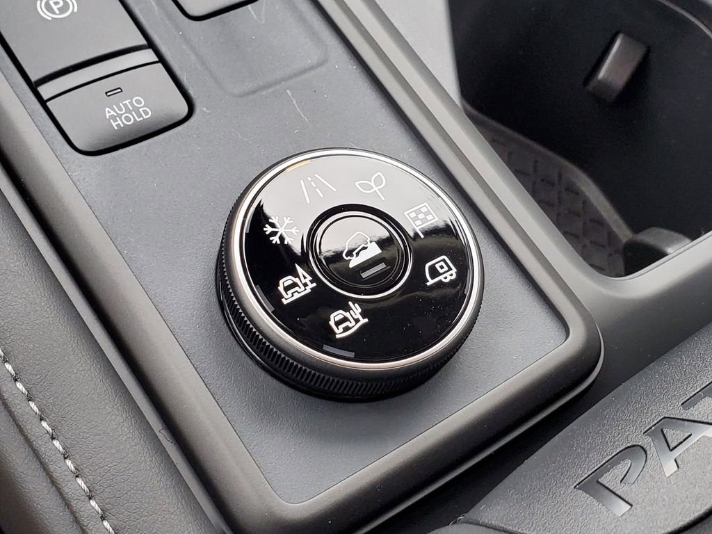 New 2025 Nissan Pathfinder S image 30