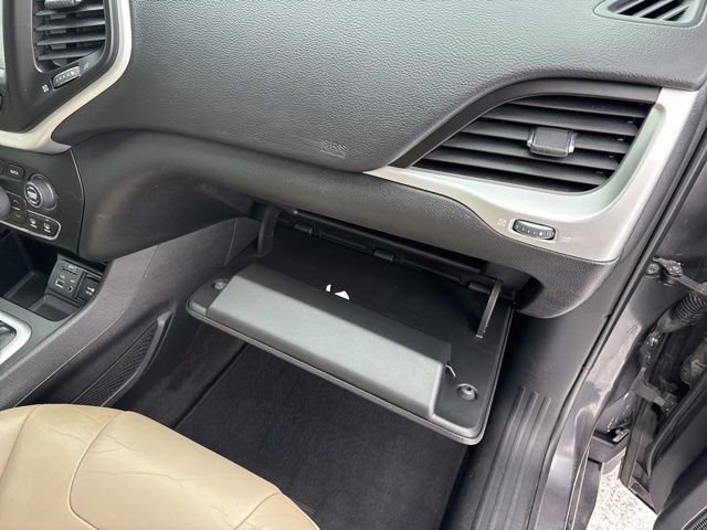 Used 2017 Jeep Cherokee Limited image 43