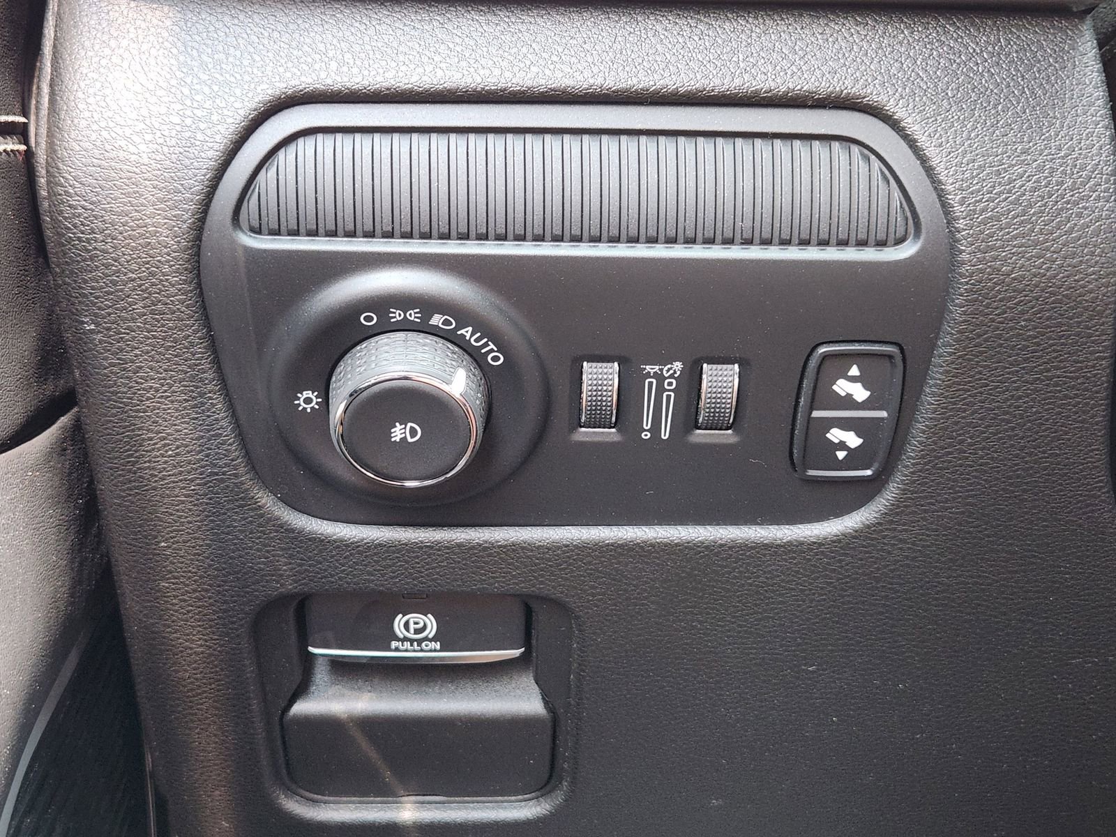 Used 2022 Jeep Wagoneer Series III AWD/4WD image 28