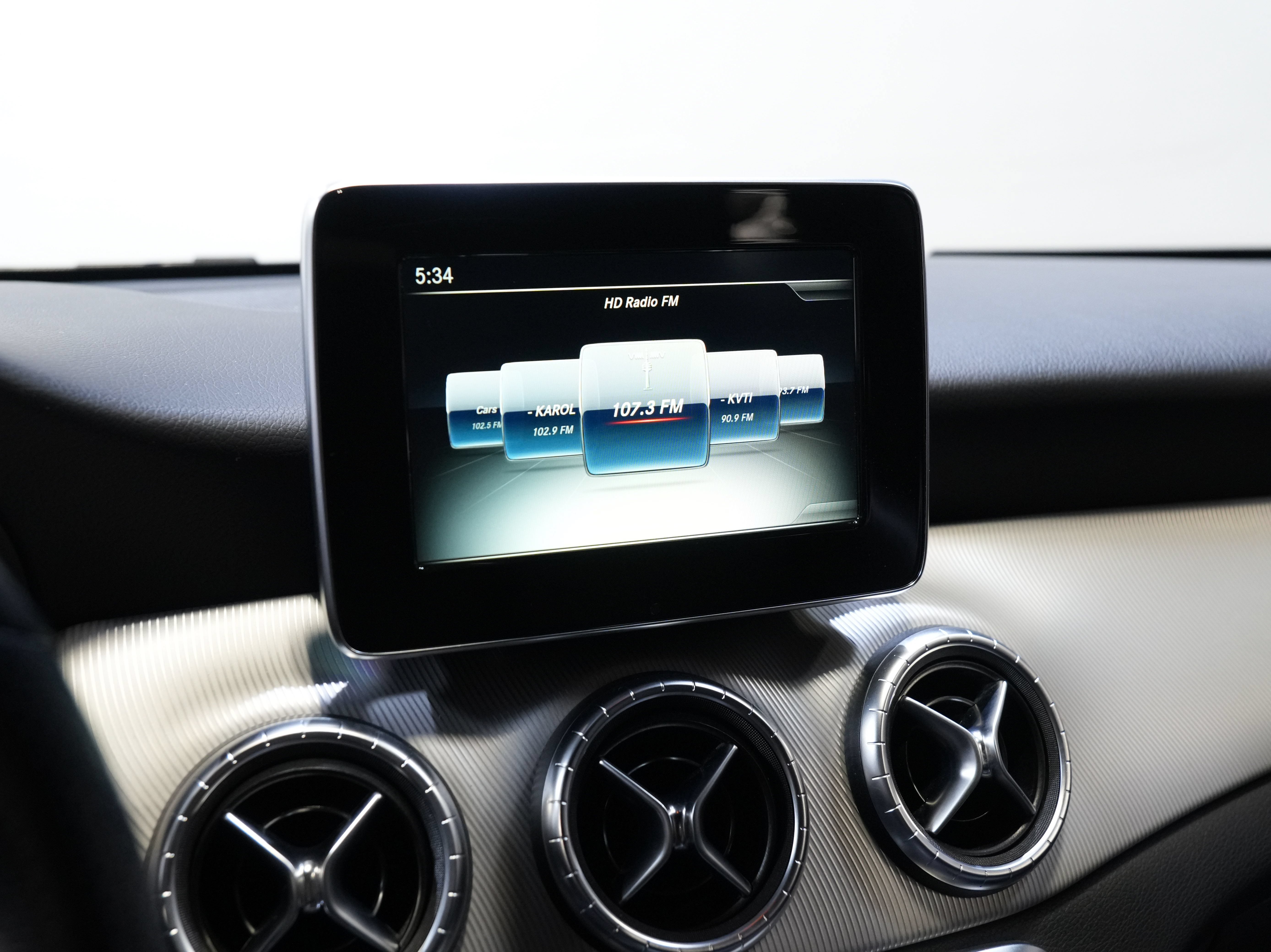 Used 2015 Mercedes-Benz CLA 250 image 43