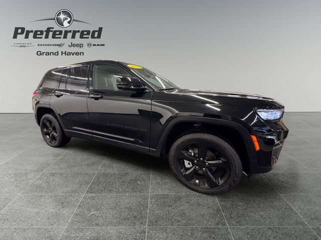 Used 2024 Jeep Grand Cherokee Limited w/ Black Appearance Package image 8