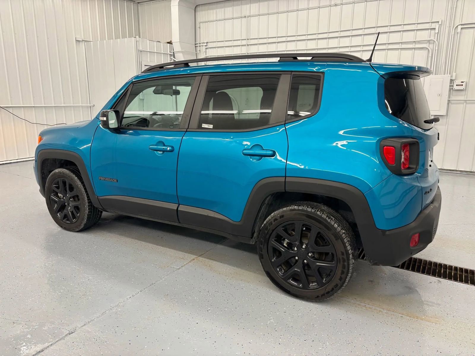 Used 2022 Jeep Renegade Altitude image 3