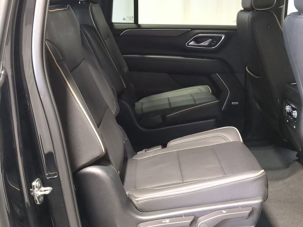 Used 2023 GMC Yukon XL SLT w/ SLT Premium Package image 21