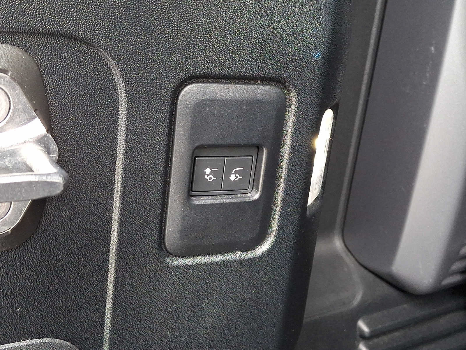 Used 2022 Land Rover Defender 110 X-Dynamic SE AWD/4WD image 36