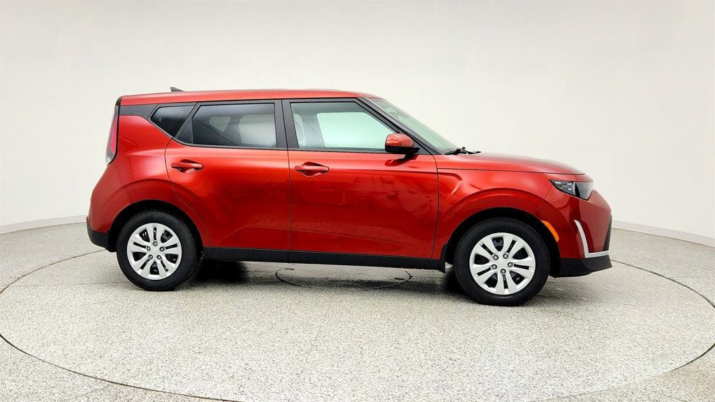 Used 2025 Kia Soul LX FWD image 4