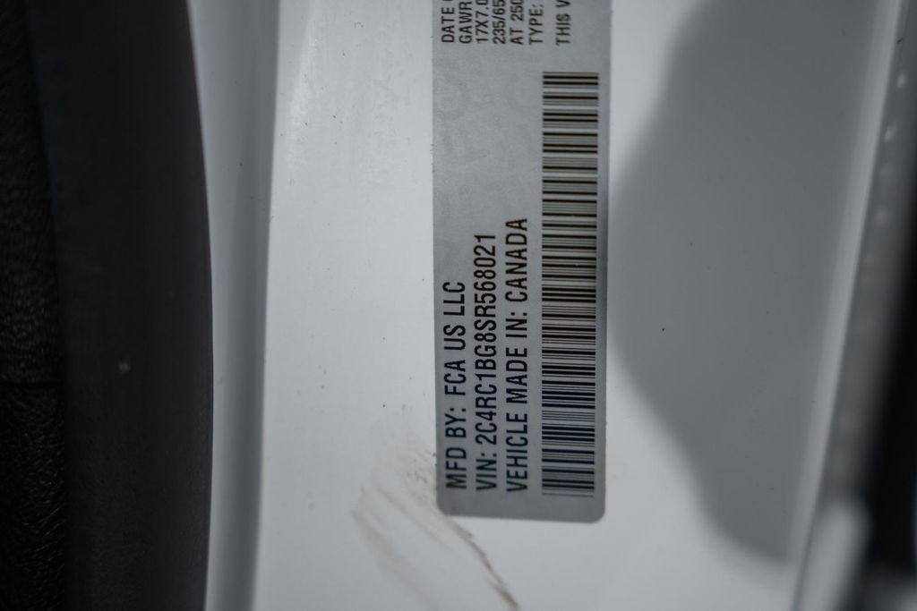 Used 2025 Chrysler Pacifica Select image 42