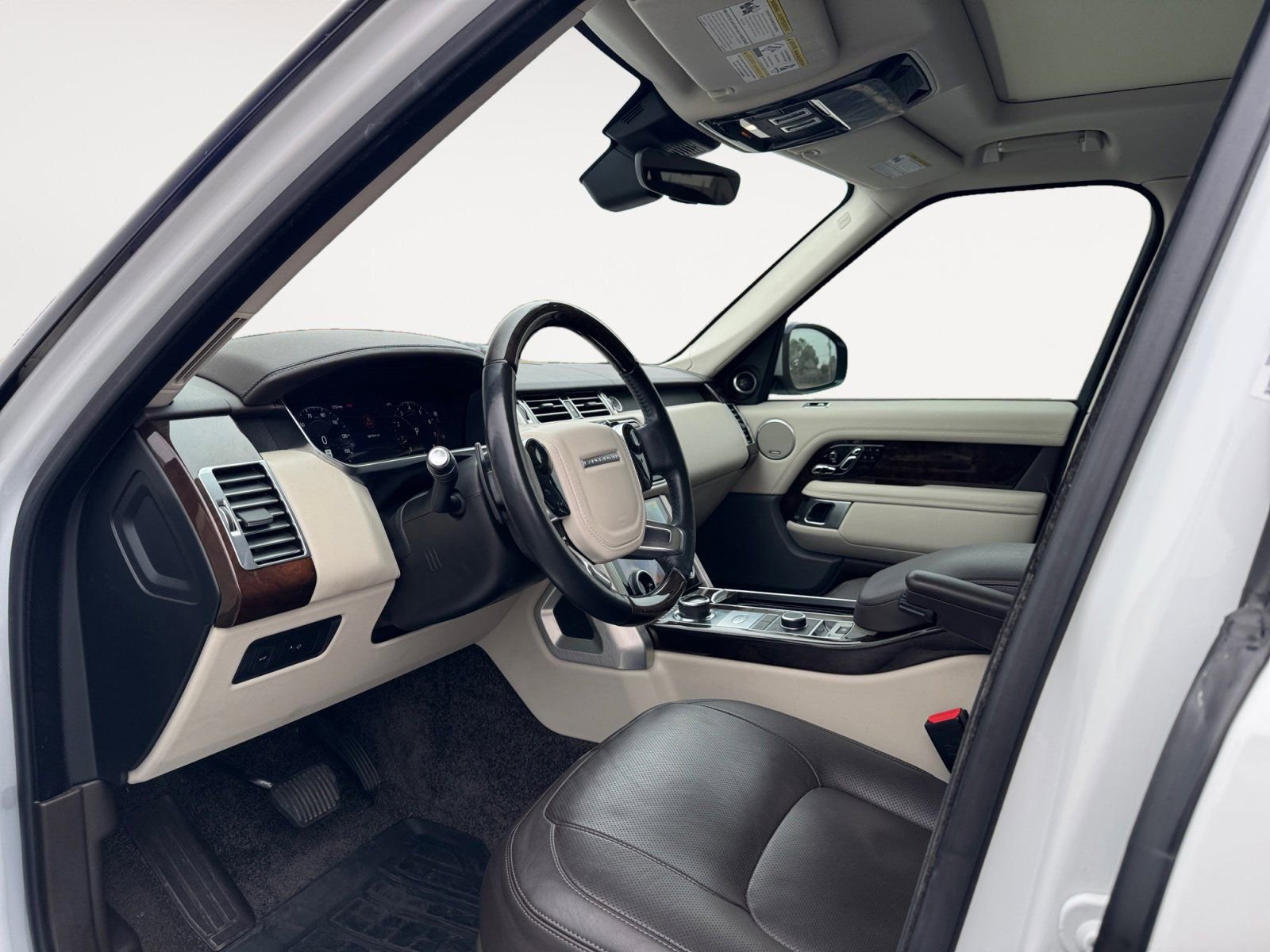 Used 2018 Land Rover Range Rover HSE image 9