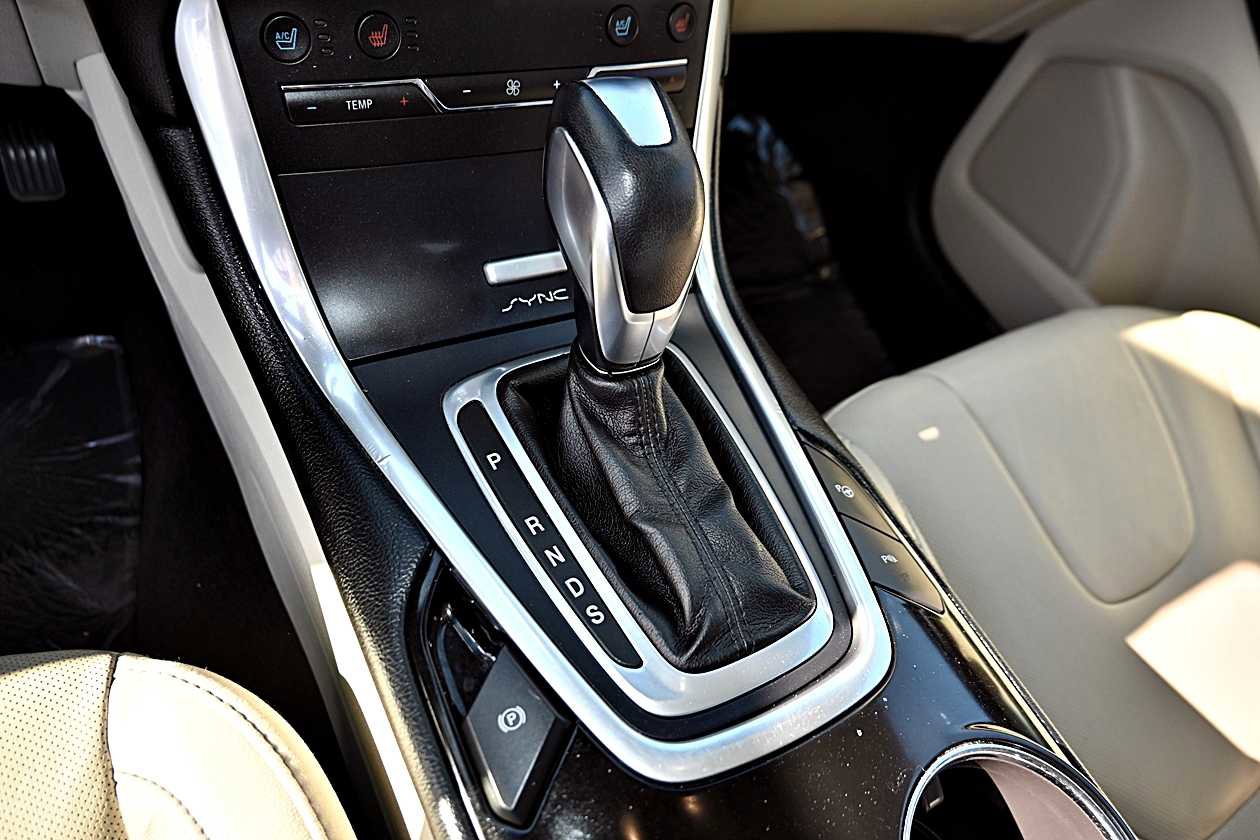 Used 2017 Ford Edge Titanium w/ Equipment Group 302A FWD image 30