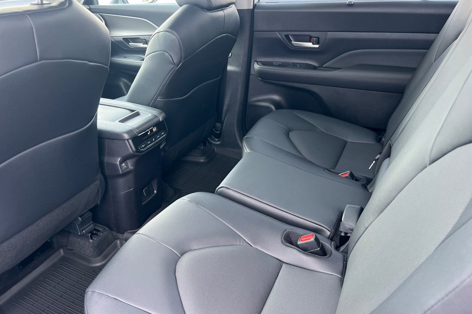 New 2026 Toyota Grand Highlander XLE image 9