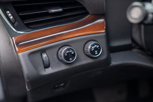 Used 2018 Cadillac Escalade Premium Luxury image 13
