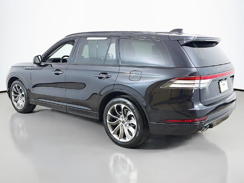 Used 2025 Lincoln Aviator AWD w/ Jet Appearance Package image 13