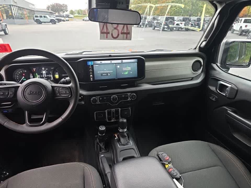 Used 2024 Jeep Wrangler Unlimited w/ Convenience Group AWD/4WD image 4
