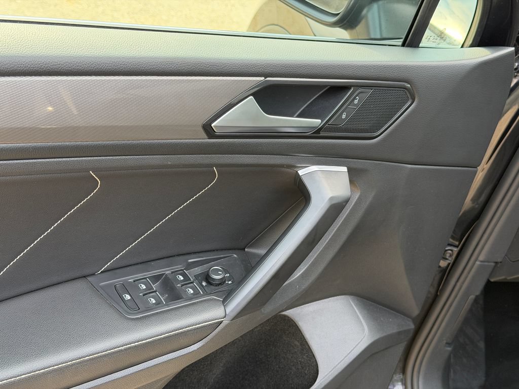 Certified 2023 Volkswagen Tiguan SE FWD image 12