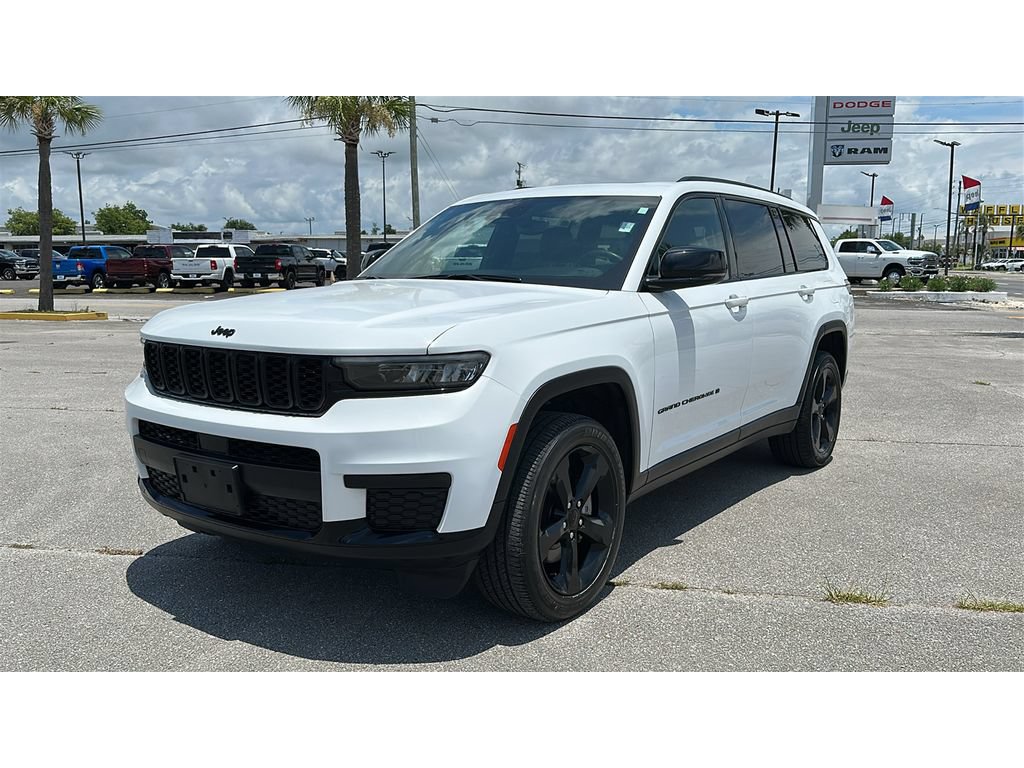 Used 2023 Jeep Grand Cherokee L Laredo AWD/4WD image 2