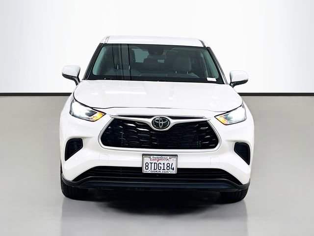 Used 2020 Toyota Highlander L FWD image 2