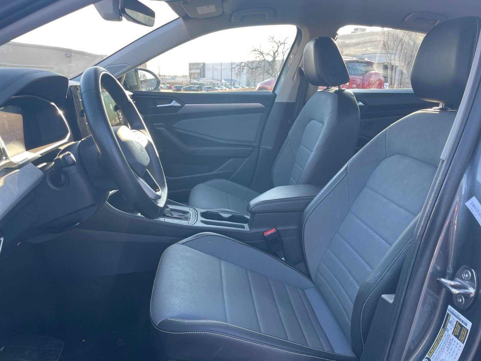 Used 2025 Volkswagen Jetta SE image 28