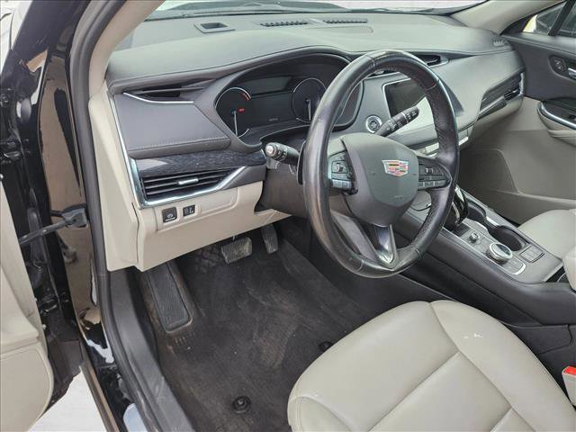 Used 2023 Cadillac XT4 Premium Luxury image 14