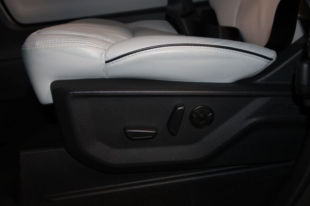 Used 2025 Ford Expedition Platinum w/ Platinum Ultimate Package image 9