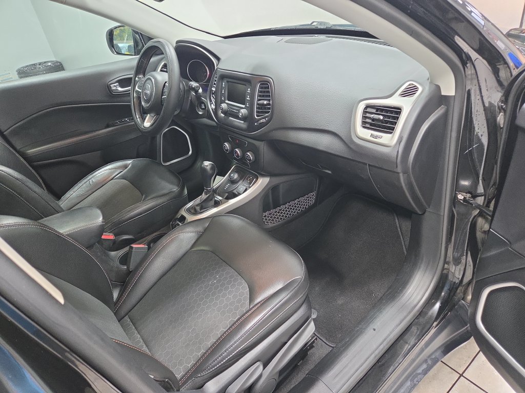Used 2018 Jeep Compass Latitude AWD/4WD image 22