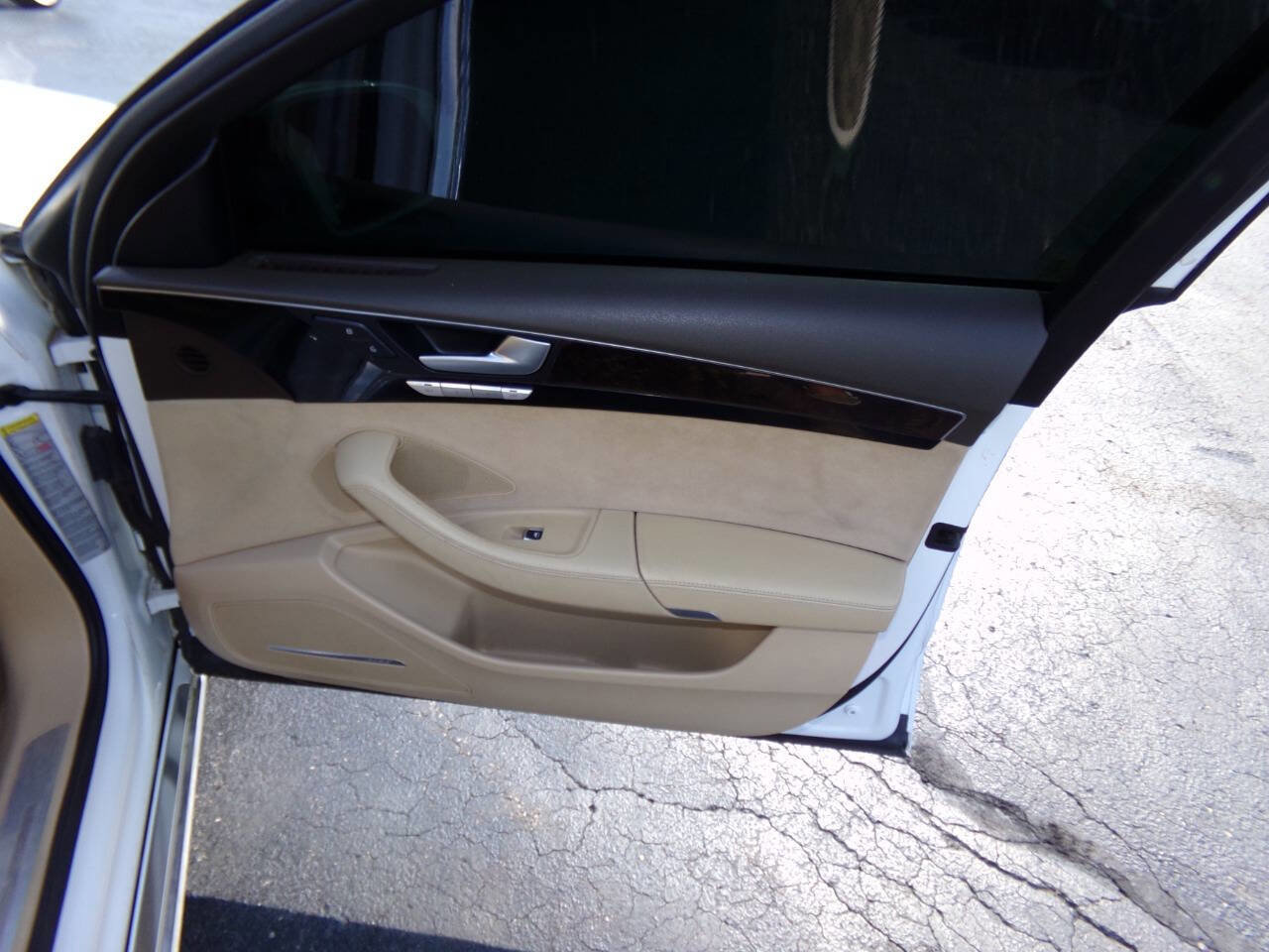 Used 2012 Audi A8 L 4.2 image 32