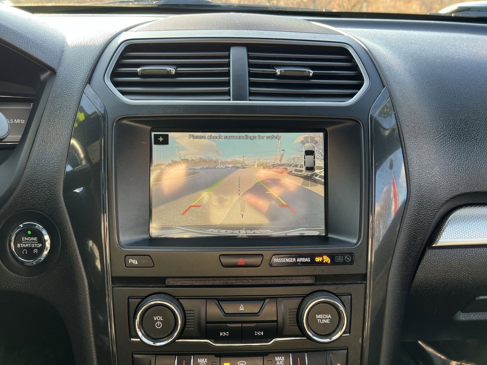 Used 2018 Ford Explorer XLT w/ Equipment Group 202A image 19