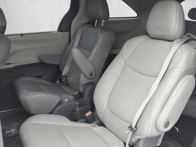 Used 2021 Toyota Sienna XLE FWD image 22