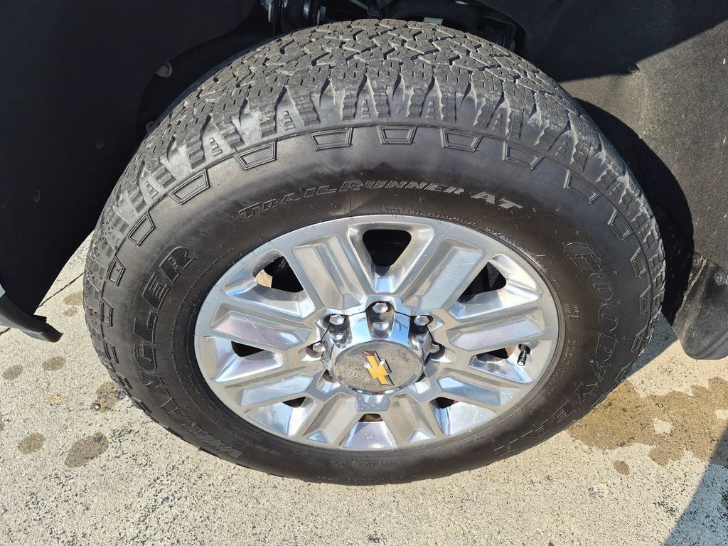 Used 2024 Chevrolet Silverado 2500 High Country w/ High Country Premium Package AWD/4WD image 7