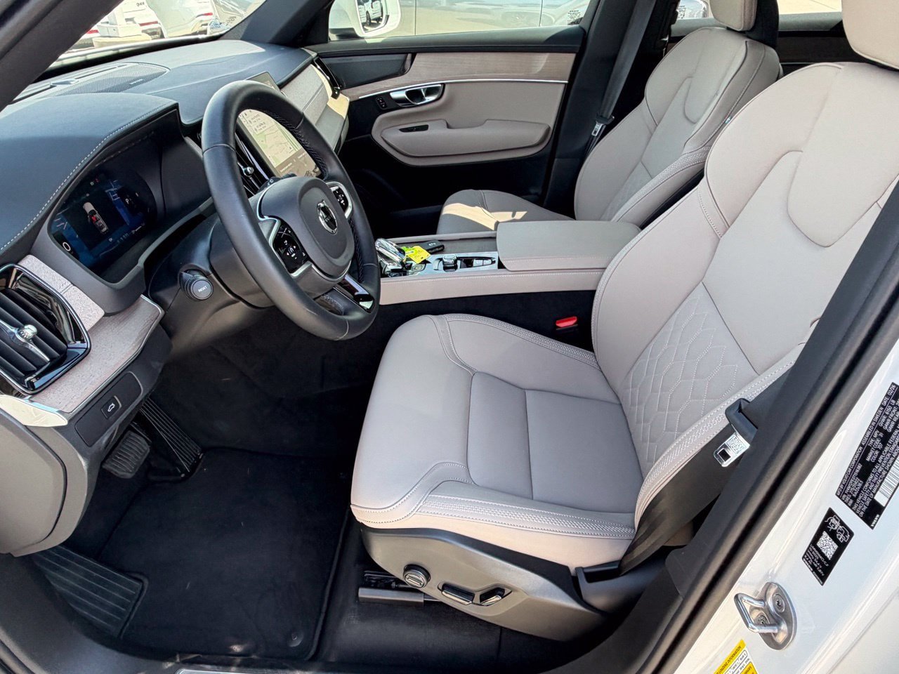 New 2026 Volvo XC90 B5 Plus w/ Protection Package Premier AWD/4WD image 19
