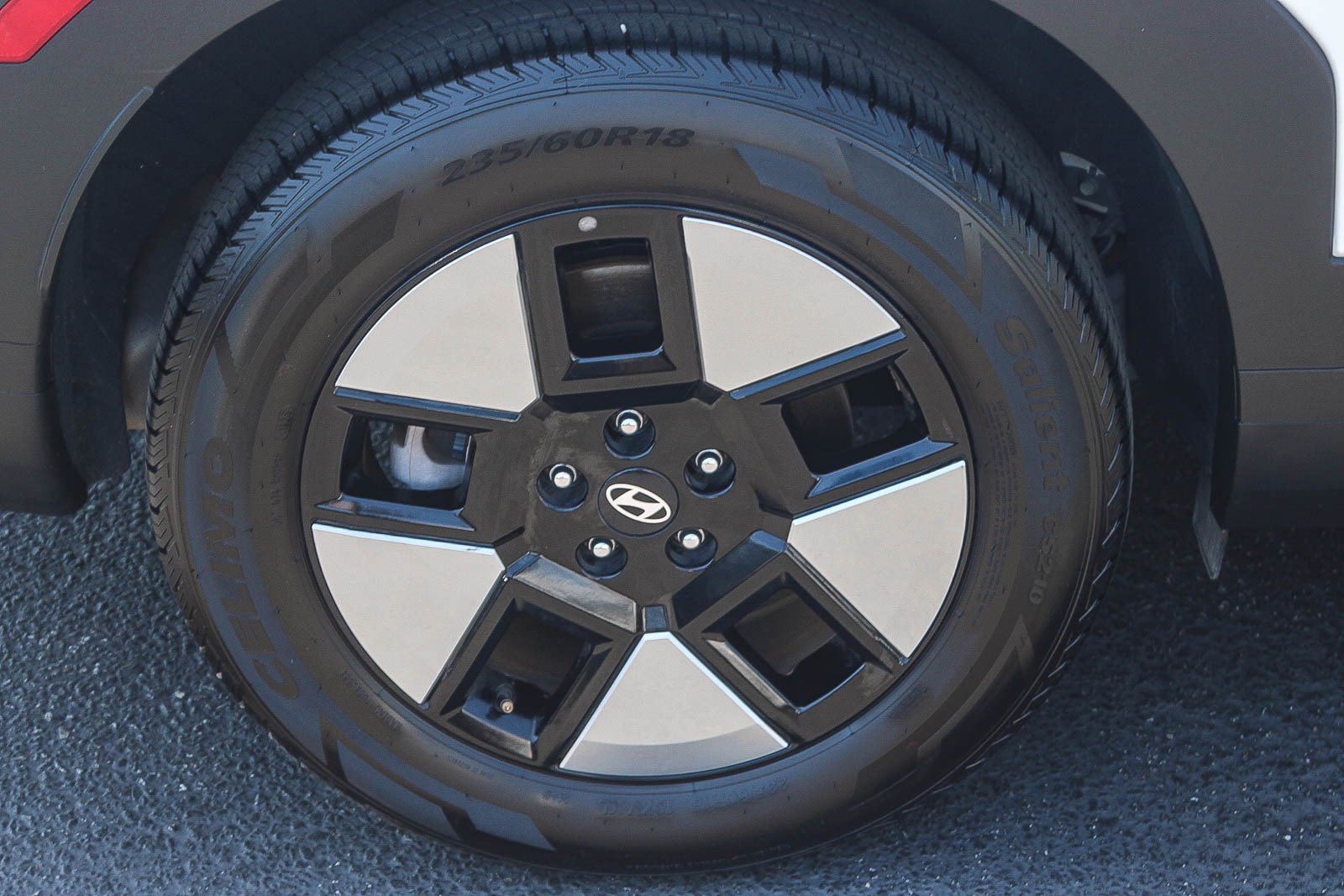 Used 2025 Hyundai Santa Fe SEL FWD image 12