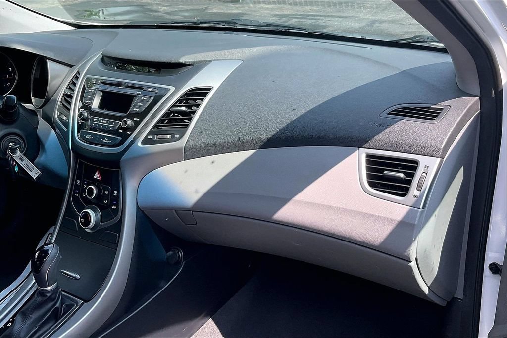Used 2015 Hyundai Elantra SE FWD image 19