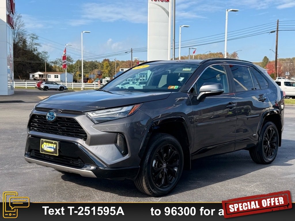 Used 2024 Toyota RAV4 SE w/ Convenience Package image 10