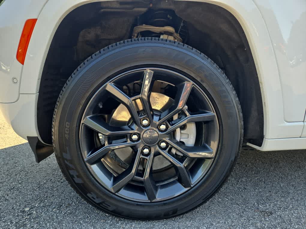 Used 2023 Jeep Grand Cherokee 30th Anniversary AWD/4WD image 10